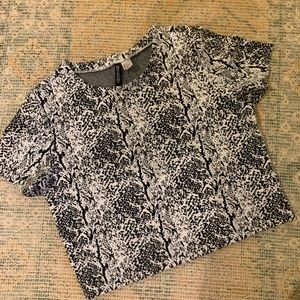 NWOT H&M Stretch Knit Snake Print Crop Top Tee